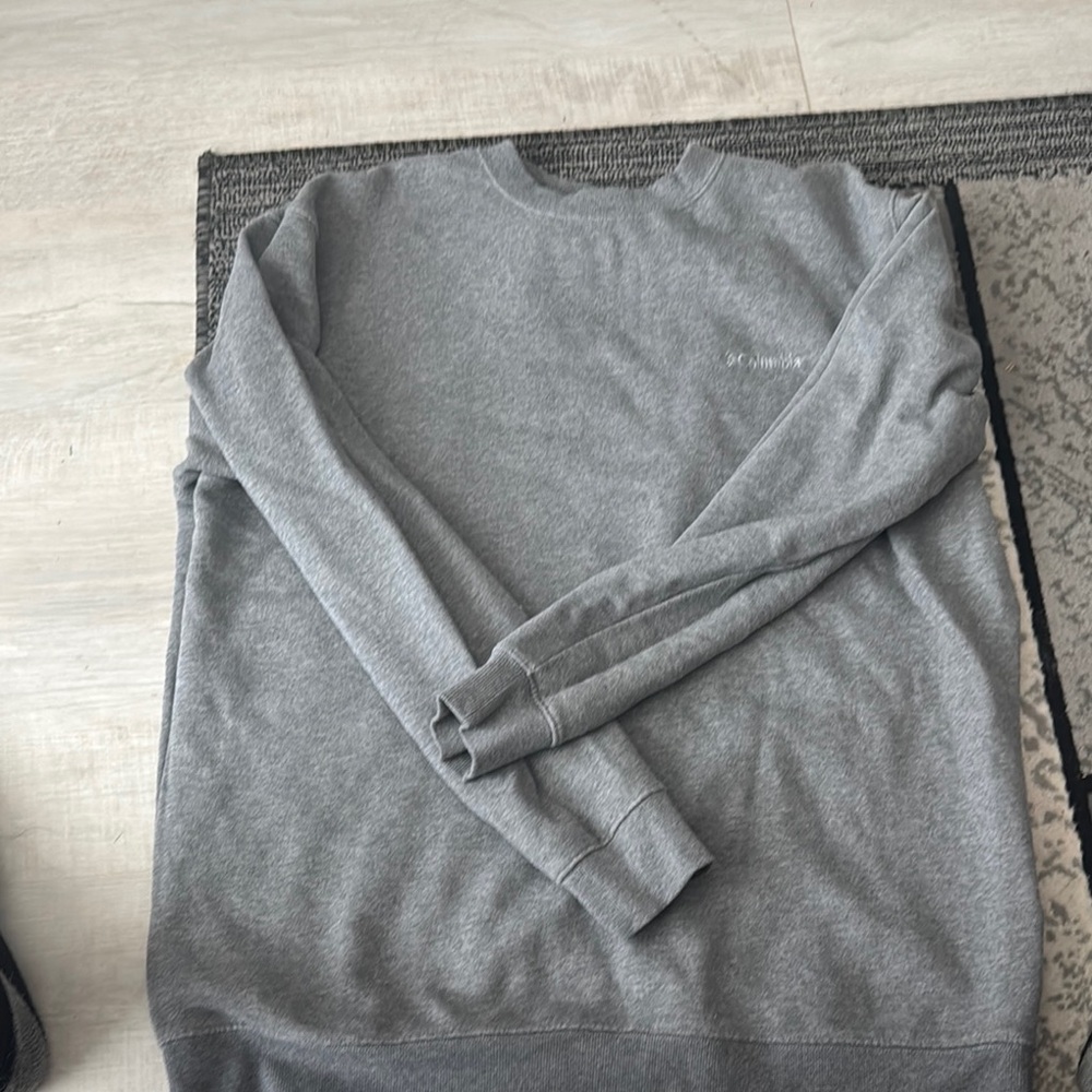 Columbia Gray Crewneck Sweater Classic Knit